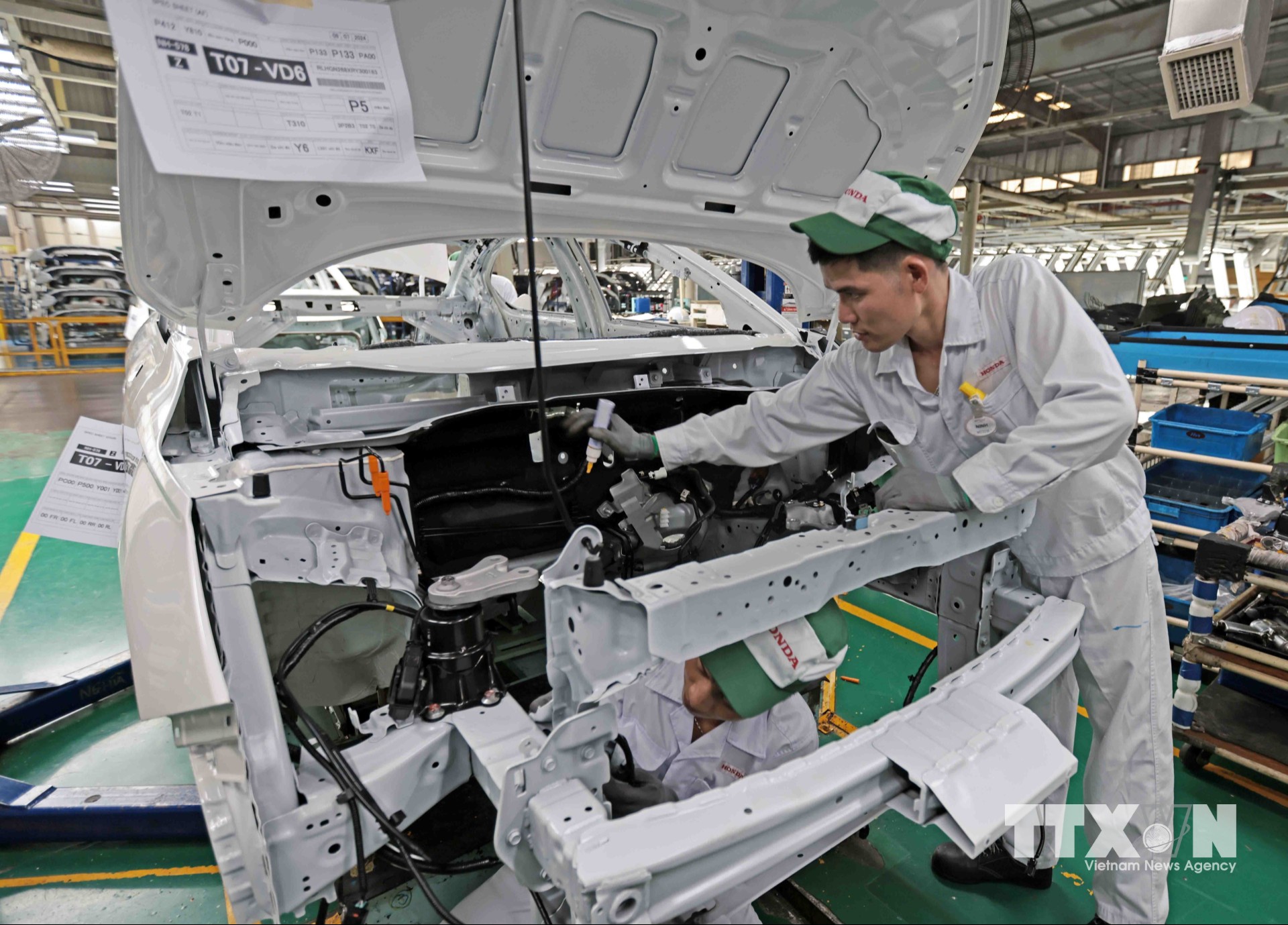 Sản xuất xe ô tô tại nhà máy Honda Việt Nam, phường Vĩnh Phúc, Phú Thọ. (Ảnh: Trần Việt/TTXVN)